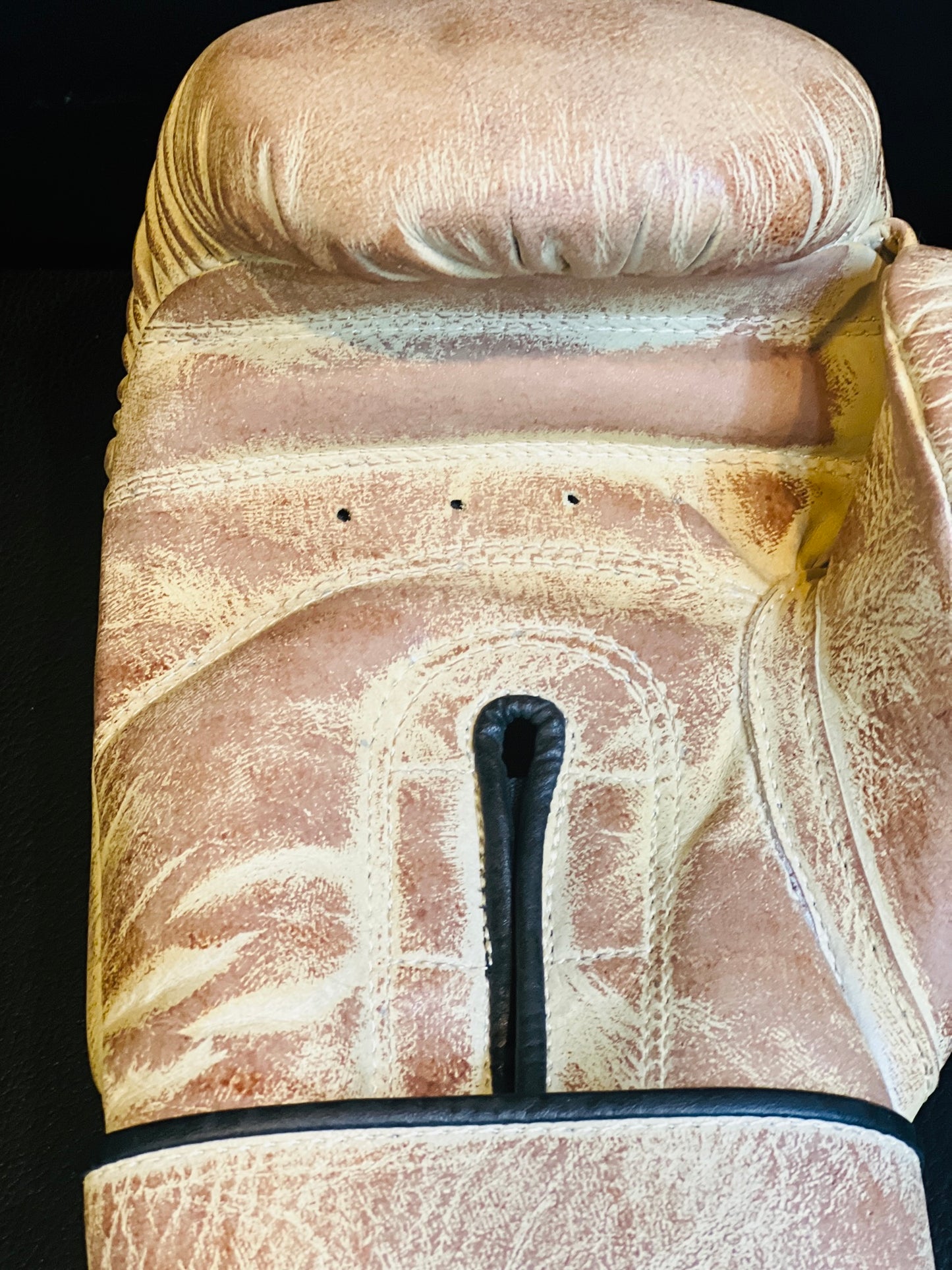 Skin spade leather boxing gloves