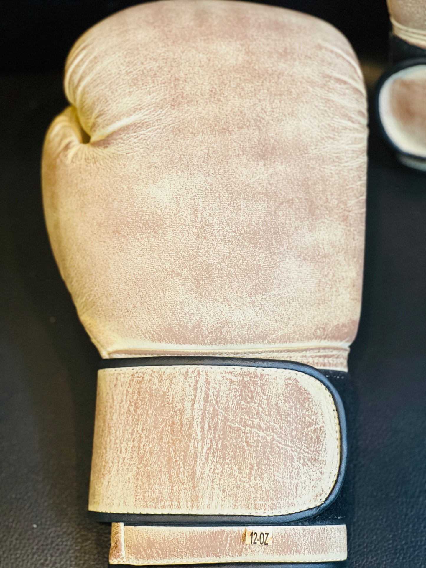 Skin spade leather boxing gloves