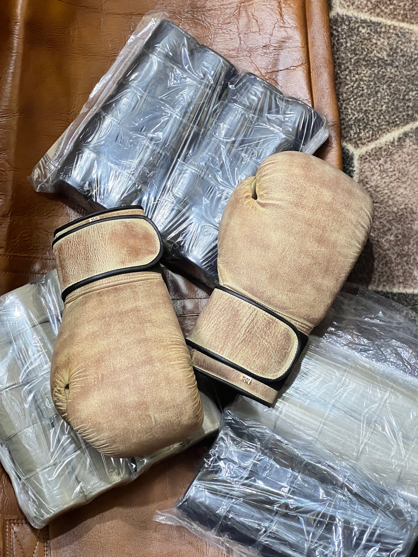 Skin spade leather boxing gloves