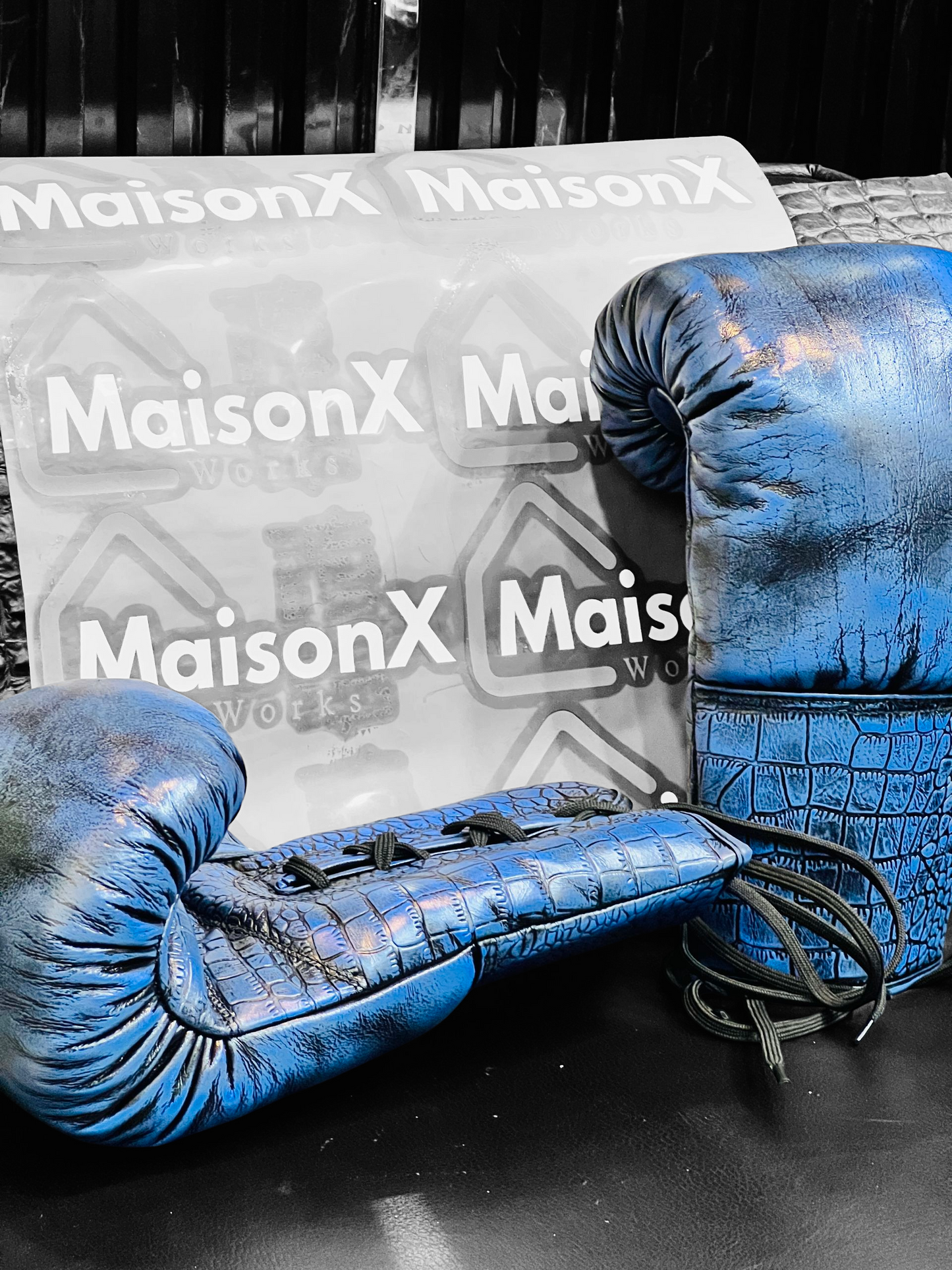 Amazon Cowhide leather Boxing Gloves